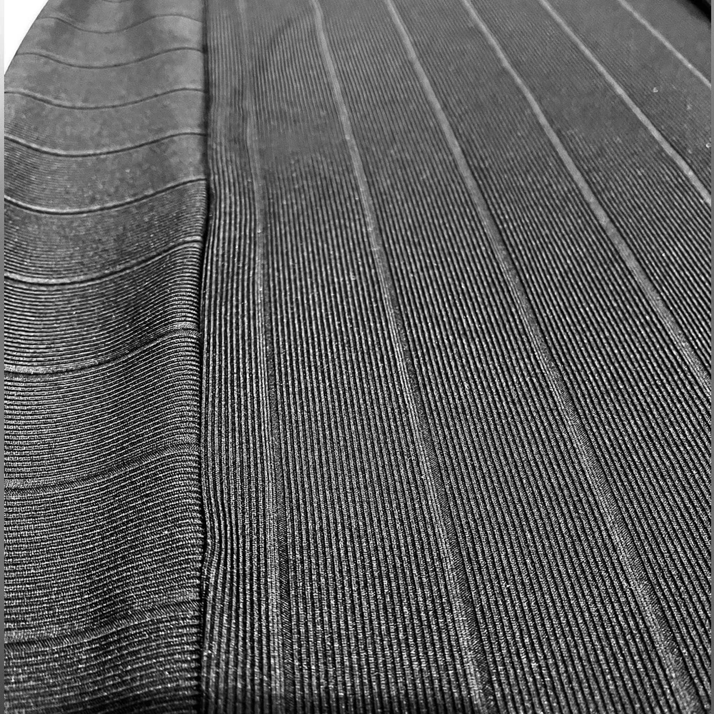 Zara B&W Black Pinstripe Stretch Pencil Skirt Career Office Size M